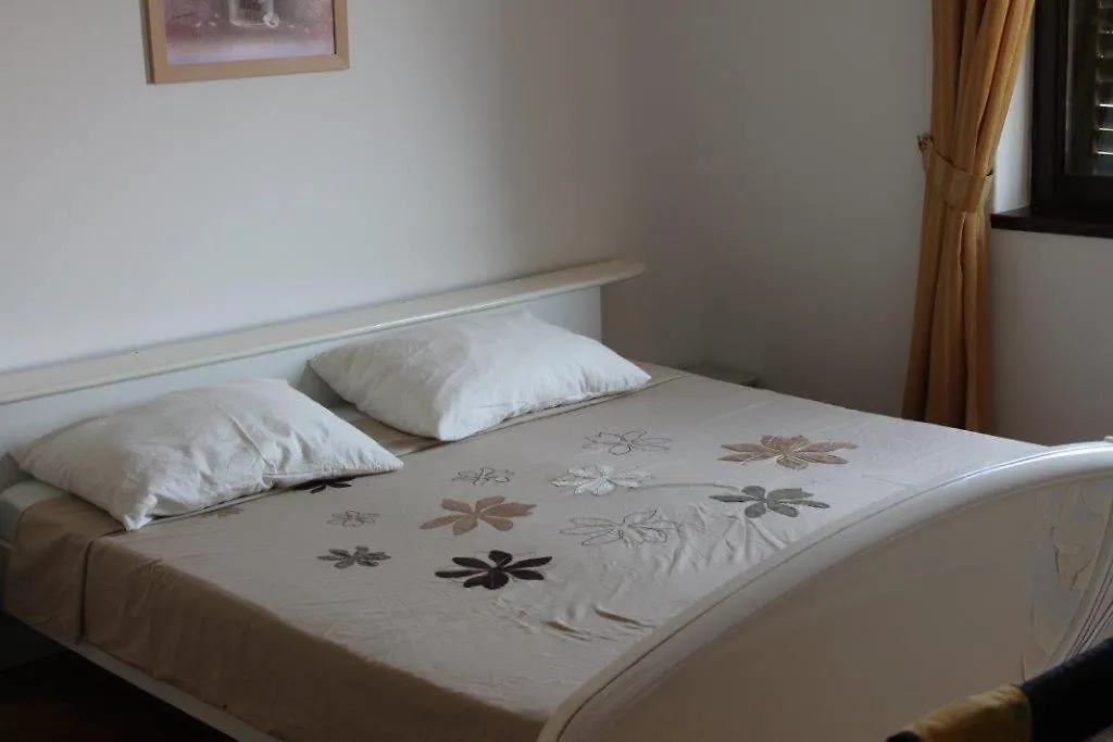 Apartment In Preko With Terrace, Air Conditioning, Wi-Fi, Washing Machine