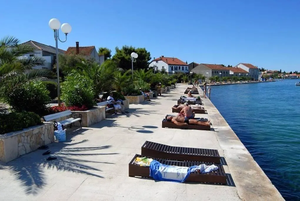 Apartment In Preko With Terrace, Air Conditioning, Wi-Fi, Washing Machine