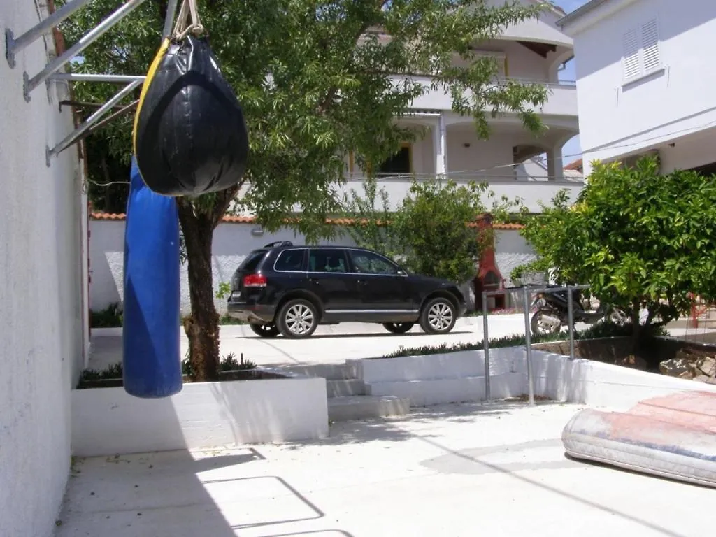 Apartment In Preko With Terrace, Air Conditioning, Wi-Fi, Washing Machine